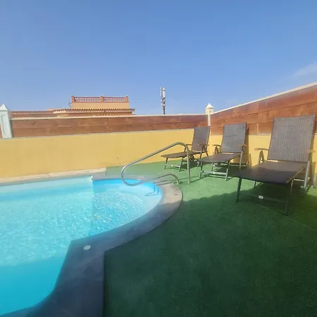 16 Con Piscina Privada *