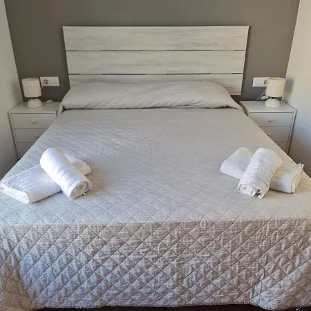 16 Con Piscina Privada 펜션 *