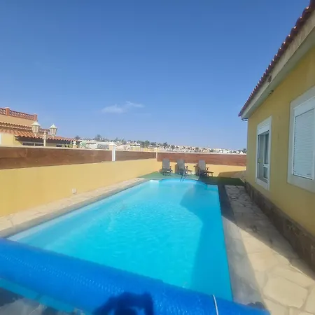 16 Con Piscina Privada *