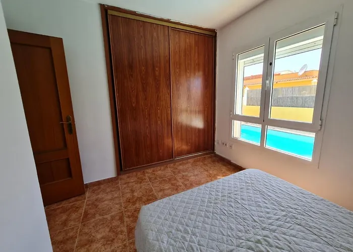 16 Con Piscina Privada Nyaraló *