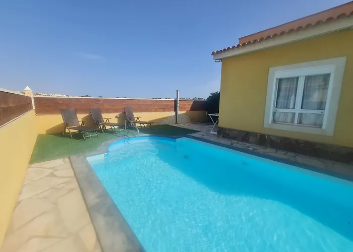 16 Con Piscina Privada *