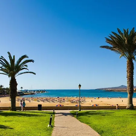 16 Con Piscina Privada